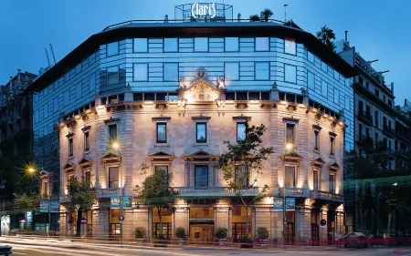 Claris Hotel & Spa GL, a Small Luxury Hotel of The World Отели рядом с достопримечательностью «Площадь Испании»