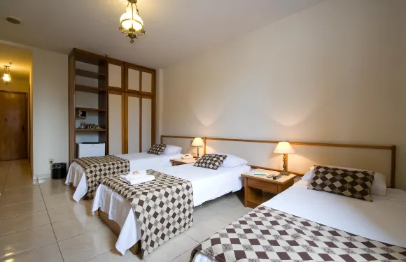 朗多尼亞皇宮酒店