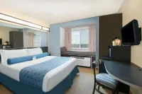 Microtel Inn & Suites by Wyndham Stanley - parking