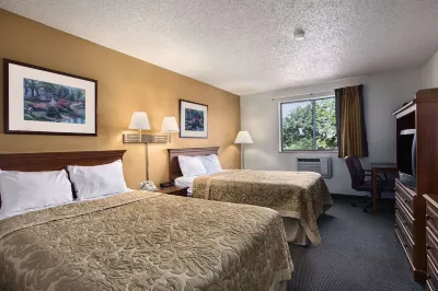 Super 8 by Wyndham Canton/Livonia Area Các khách sạn ở Canton