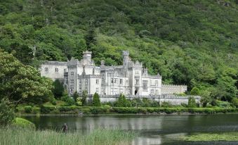 Portfinn Lodge