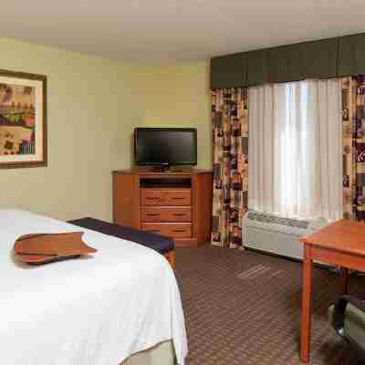 Hampton Inn Macomb Rooms