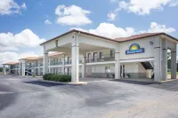 Days Inn by Wyndham Hamilton