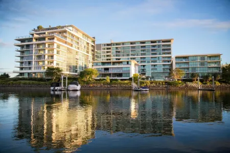 Ultiqa Freshwater Point Resort Broadbeach Отели рядом с достопримечательностью «Библиотека Бродбич»