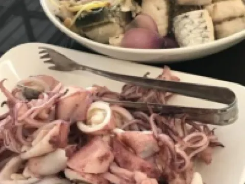 แสงทองบีชรีสอร์ท โรงแรมในอำเภอ แหลมสิงห์