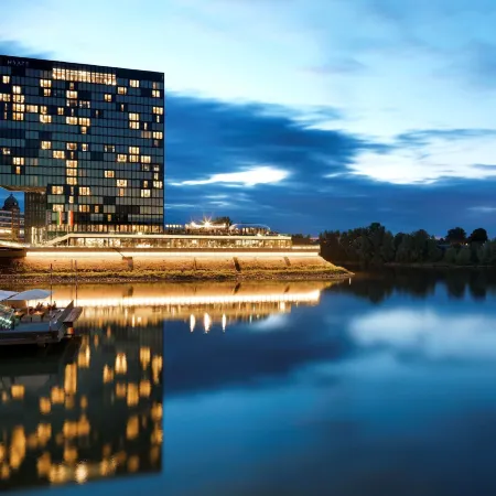 Hyatt Regency Dusseldorf Отели рядом с достопримечательностью «Рейнская телебашня (Рейнтурм)»