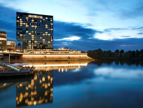 Hyatt Regency Dusseldorf Hotels in der Nähe von Zaubertheater Düsseldorf