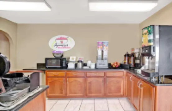 슈퍼 8 바이 윈덤 웨스트 멤피스