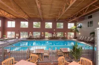 Hampton Inn Holland - Pools