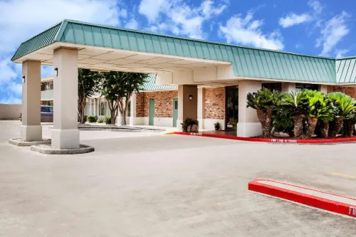 Days Inn by Wyndham Seguin TX Hotels in Seguin