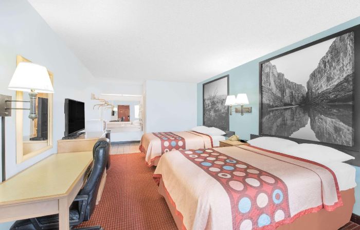 Super 8 by Wyndham Van Horn