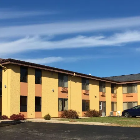 Econo Lodge Inn & Suites