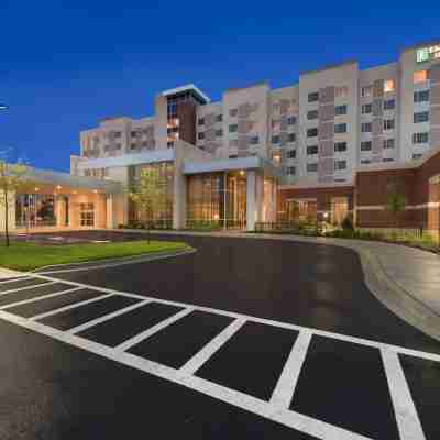 Embassy Suites by Hilton Chicago Naperville Hotel Exterior