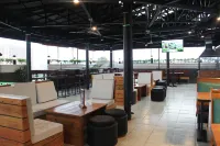 Urban Travellers Hotel - breakfast