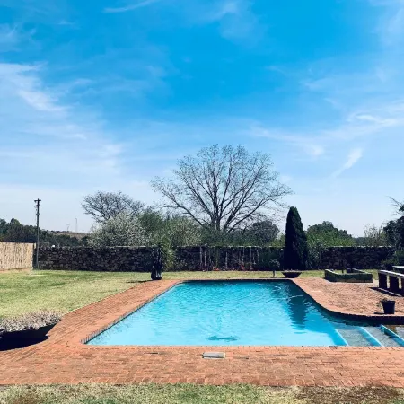 At the Rocks Country Estate