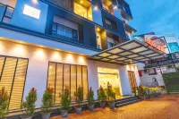 Arctic Hotel Hotels near Q Cinemas