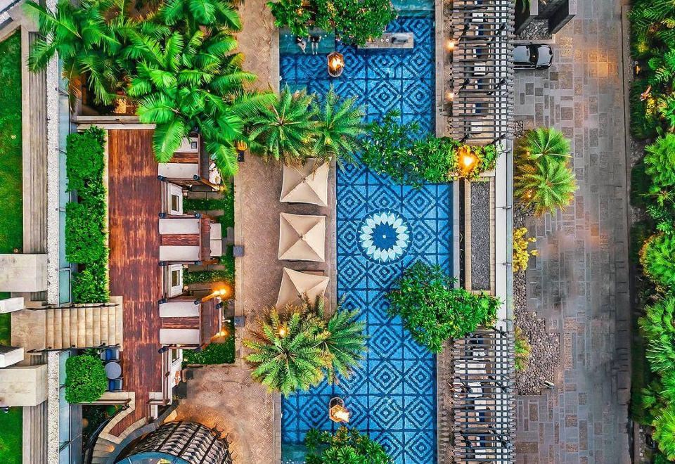 포시즌스 호텔 자카르타의 풀사이드 바 전경