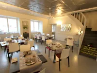 Logis Hotel Restaurant le Grand Turc Hotels in L'Oie