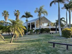 Albert Park Motor Inn-King Beds-Pool-Shaded Parking