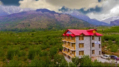 Snow Range Resort and Cottage Hotels in Palchan