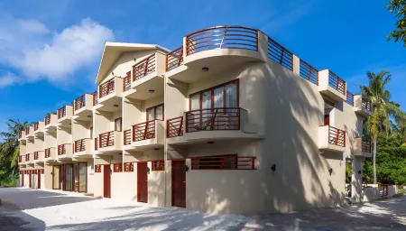 White Sand Dhigurah Отели в г. Дхиддуфинолу