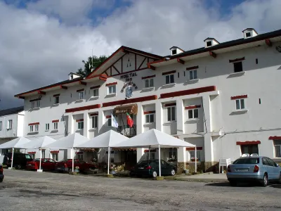 Hotel Los Perales فنادق في Puebla de Sanabria
