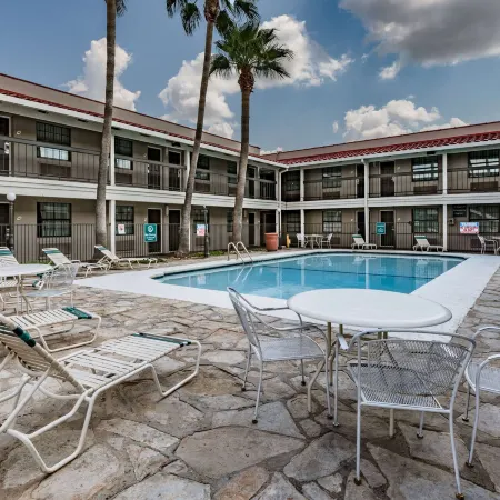 La Quinta Inn by Wyndham Laredo I-35