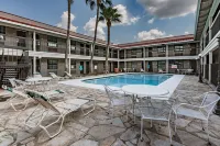 La Quinta Inn by Wyndham Laredo I-35 - piscine