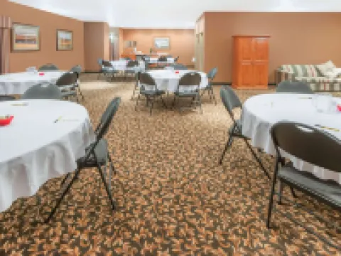 Super 8 by Wyndham Three Hills AB Hotels in Three Hills