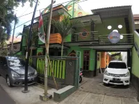 Dhika Adventure - Hostel & Travel Hotel di Randuputih