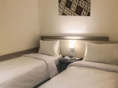 Cordela Inn Sidoarjo Отели рядом с достопримечательностью «Pos security Cluster saphire»