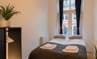 Sanders Leaves - Pleasant Four-Bedroom Apartment in Downtown Copenhagen