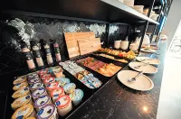 Van der Valk Hotel Bloom - breakfast