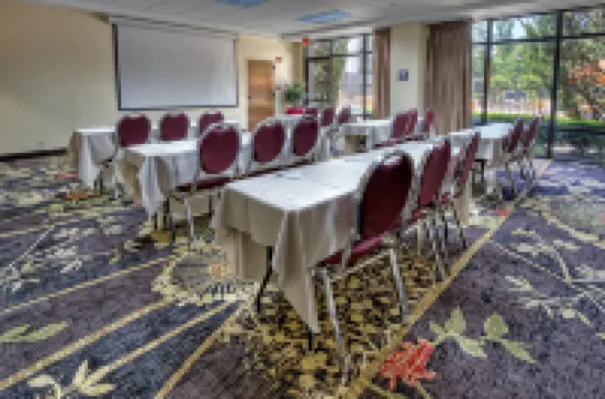 แฮมป์ตันอินน์ ร็อคกี้เมาท์