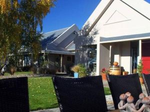 Hawkdun Rise Vineyard & Accommodation