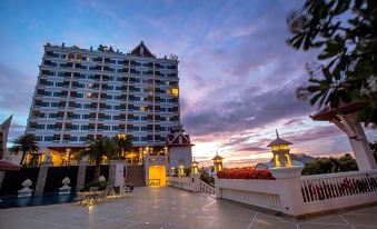 Grand Pacific Sovereign Resort & Spa