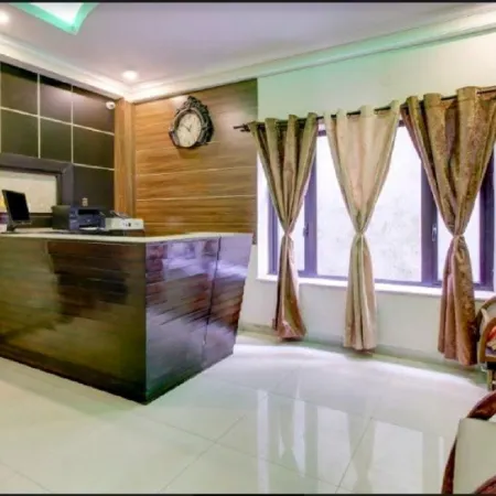 Uphill Courtyard Family Suites for 1 to 6 People on Hilltop