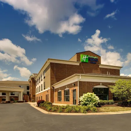 Holiday Inn Express & Suites MORRIS by IHG