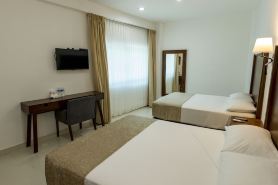 La Loma Suites