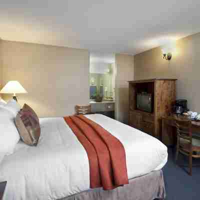 Maligne Lodge Rooms