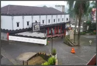 Puri Wisata Hotel فنادق في Baturraden