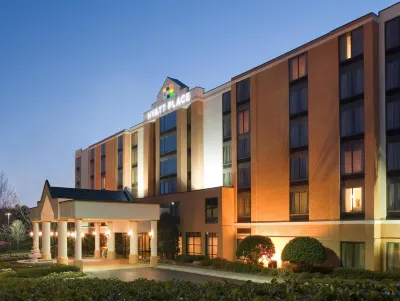 Hyatt Place Phoenix North Отели рядом с достопримечательностью «Университет Деври»