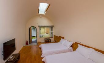 1. 케이브스 B&B..
