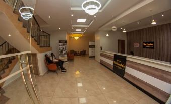 The Candela Hotel - Housity