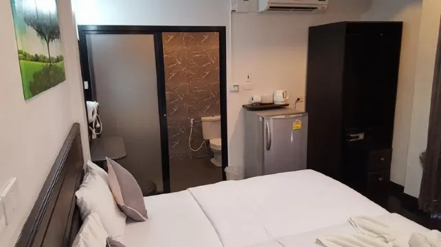 ห้องดีลักซ์ เตียงใหญ่ 1 เตียง วิวทะเล