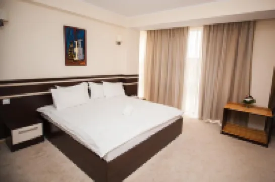 โรงแรม เมอร์เคียว ชิซีเนา ซีนเตอร์ แจ๊สส์