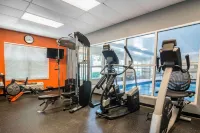 Comfort Inn & Suites Near Six Flags - Gym