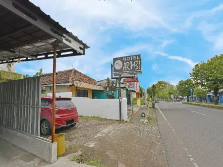 Hotel O Arimbi Отели рядом с достопримечательностью «Dojang Penyu Timur»