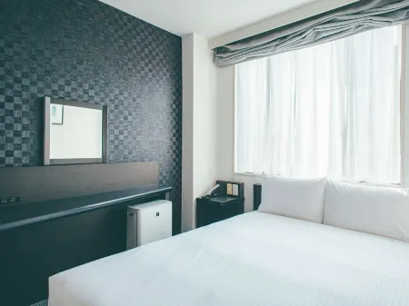 Hamilton Hotel Black