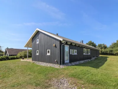 "Lili" - 400m from the Sea
